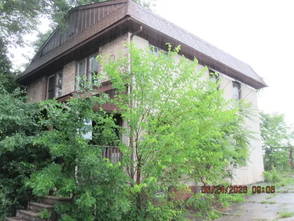 5916 W Dixon St, Milwaukee, WI 53214