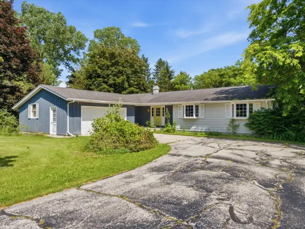 W6333 Burkshire Ln, Plymouth, WI 53073