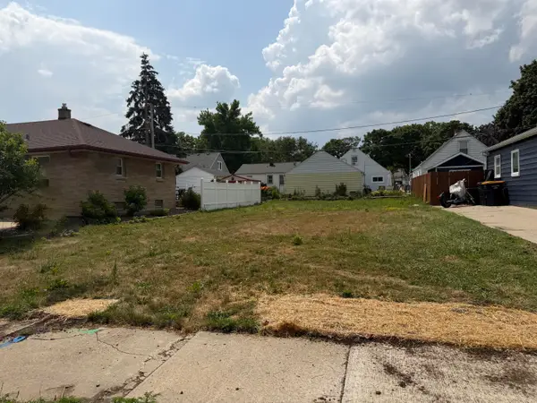 1475 S 94th St, West Allis, WI 53214