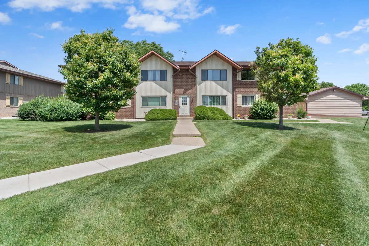 10364 W Whitnall Edge Ct, Franklin, WI 53132 - #1