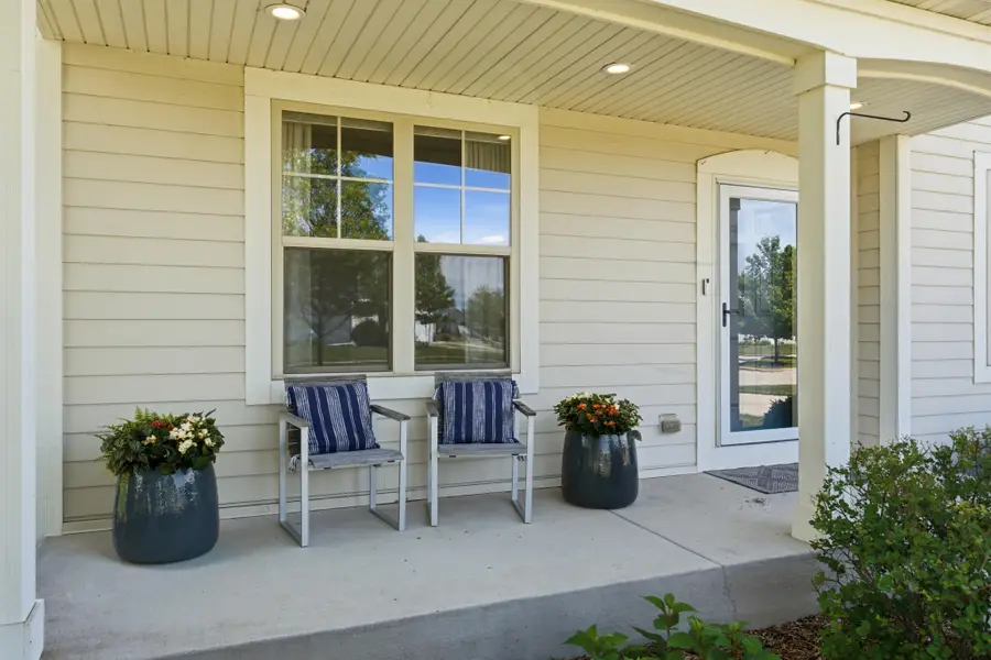 W136N6052 Weyer Farm Dr, Menomonee Falls, WI 53051 - #2
