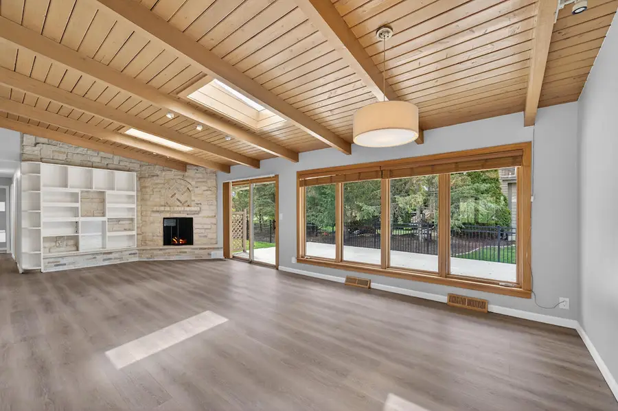 807 E Wahner Pl, Bayside, WI 53217 - #2