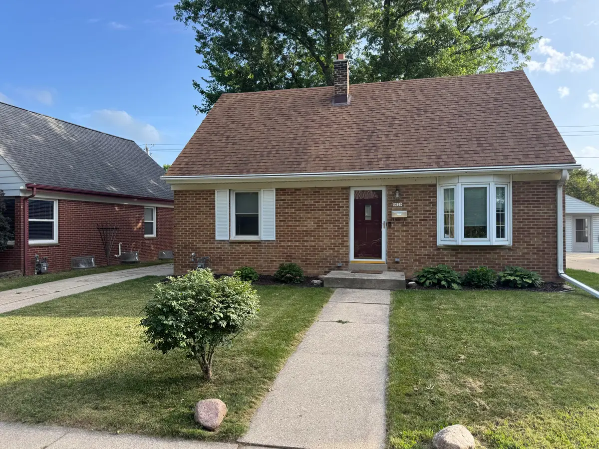 5029 W Fillmore Dr, Milwaukee, WI 53219 - #1