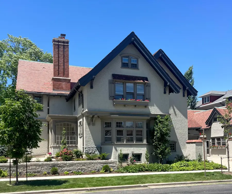 2928 E Kenwood Blvd, Milwaukee, WI 53211 - #2