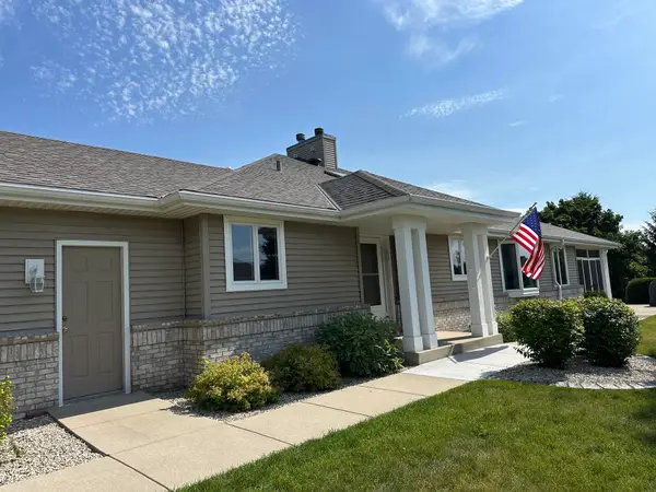 W173N7930 Bluejay Ct, Menomonee Falls, WI 53051