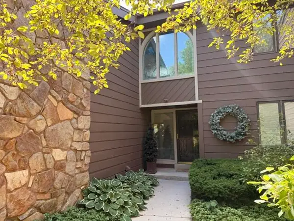 235 N Elm Grove Rd, Brookfield, WI 53005
