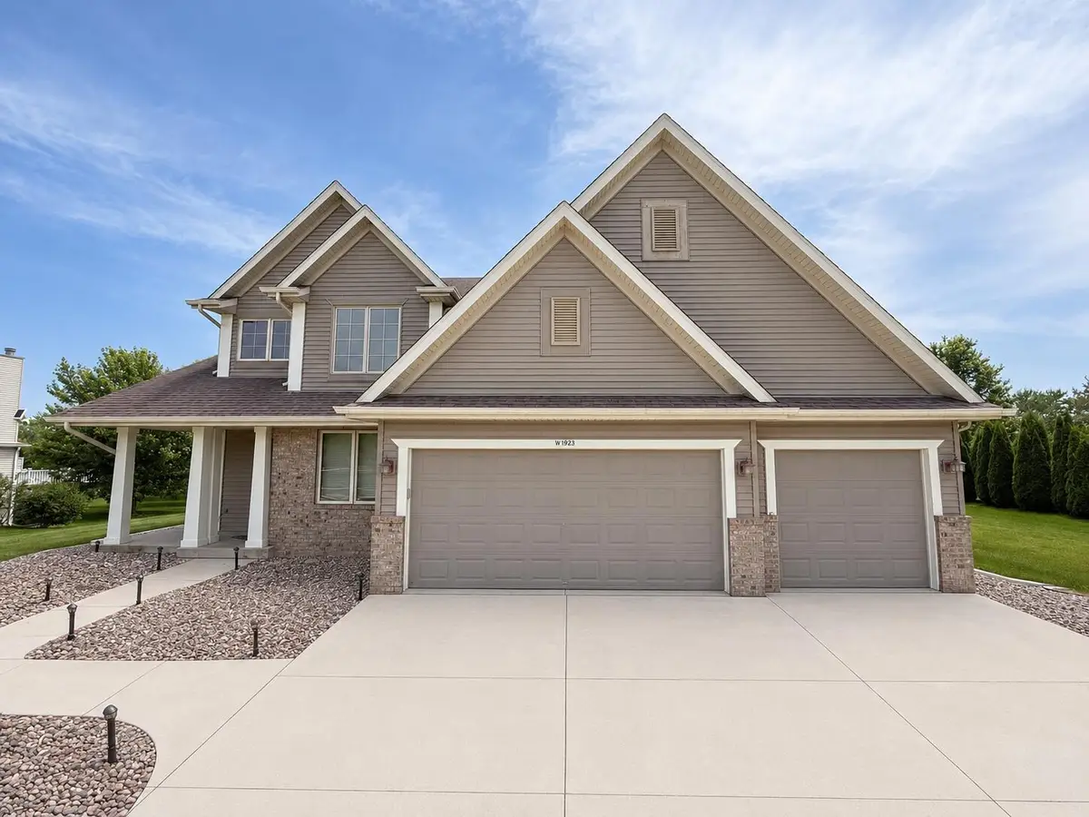 W1923 Fairfield Ln, Sheboygan, WI 53083 - #1