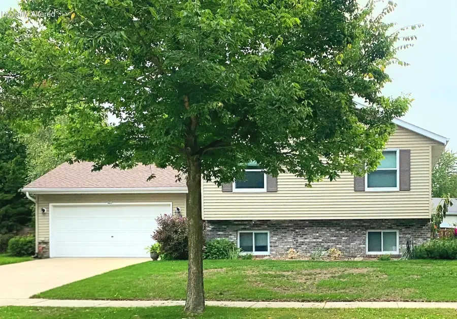 401 Idlewood Ave, West Bend, WI 53095 - #2