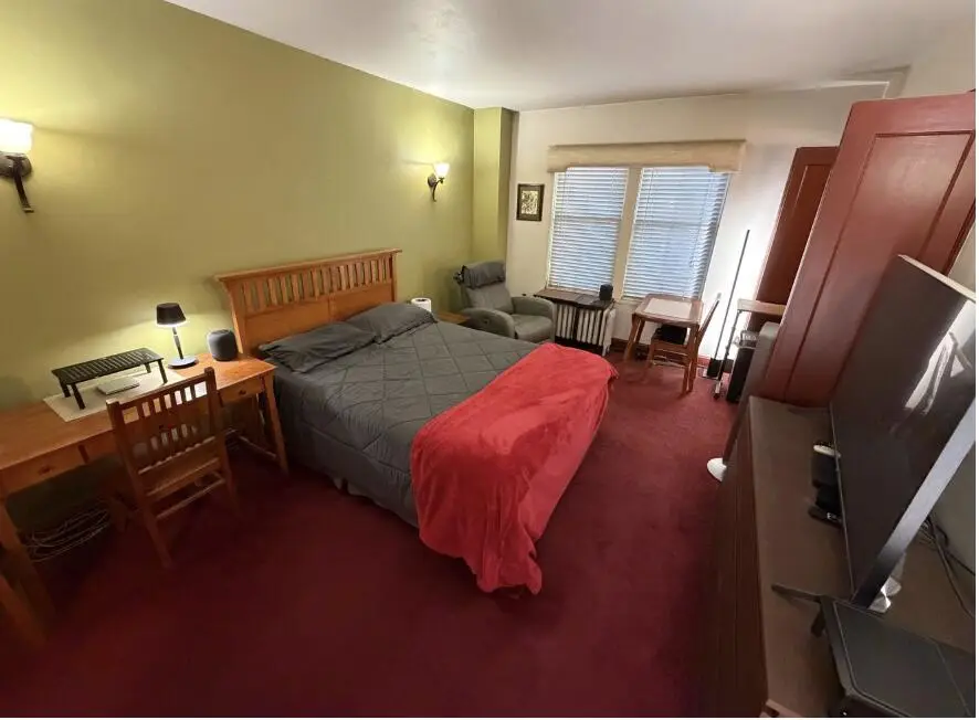 1028 E Juneau Ave, Milwaukee, WI 53202 - #3