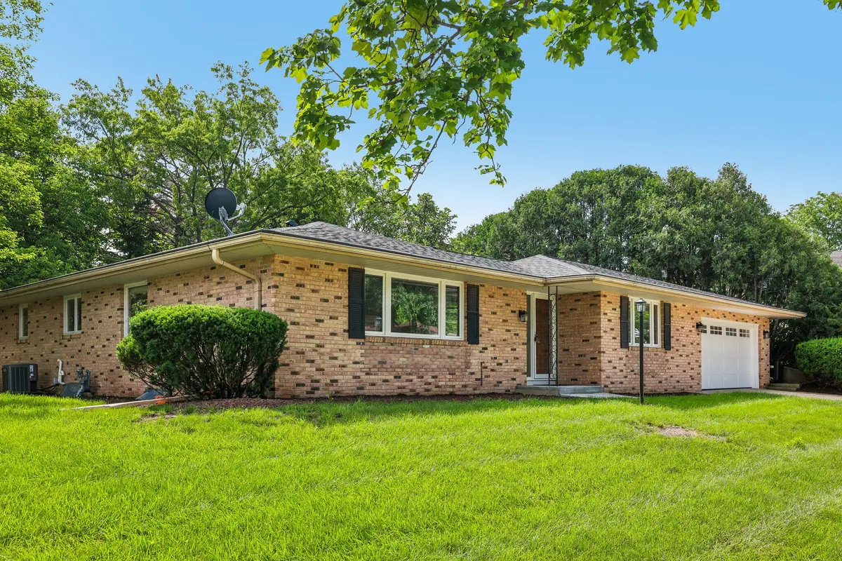 364 Robins Run, Burlington, WI 53105 - #1