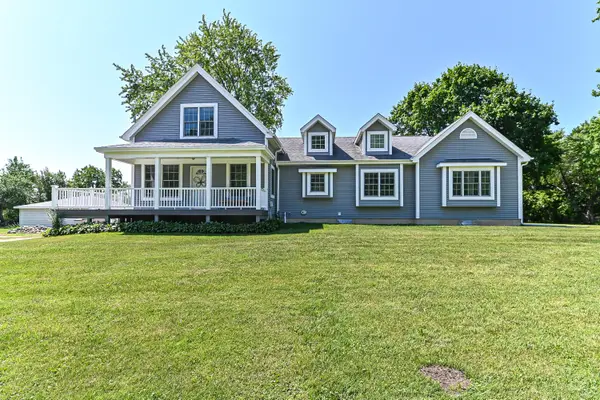 3665 E Fitzsimmons Rd, Oak Creek, WI 53154