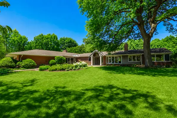 2644 N 97th St, Wauwatosa, WI 53226