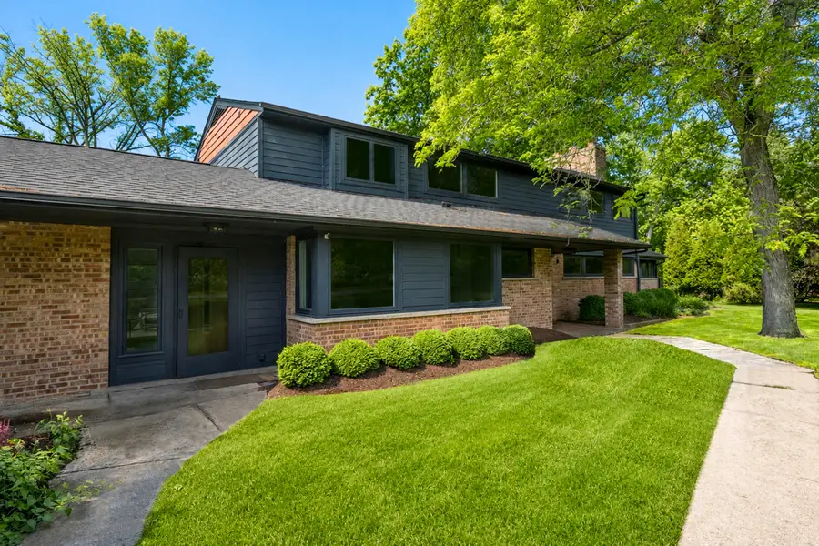 857 E Glenbrook Rd, Bayside, WI 53217 - #2