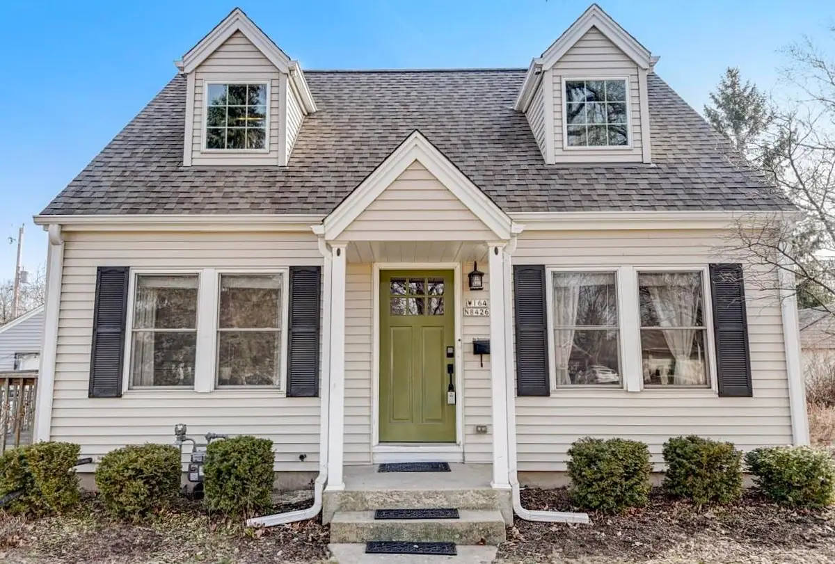 W164N8426 Hiawatha Ave, Menomonee Falls, WI 53051 - #1