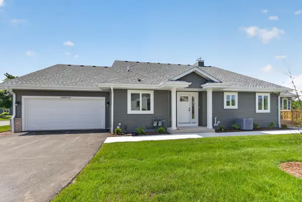 W206N16178 Stonebrook Dr, Jackson, WI 53037