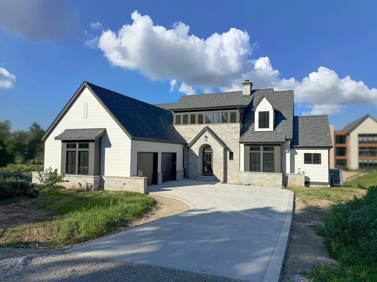 12825 Stephen Pl, Elm Grove, WI 53122 - #1