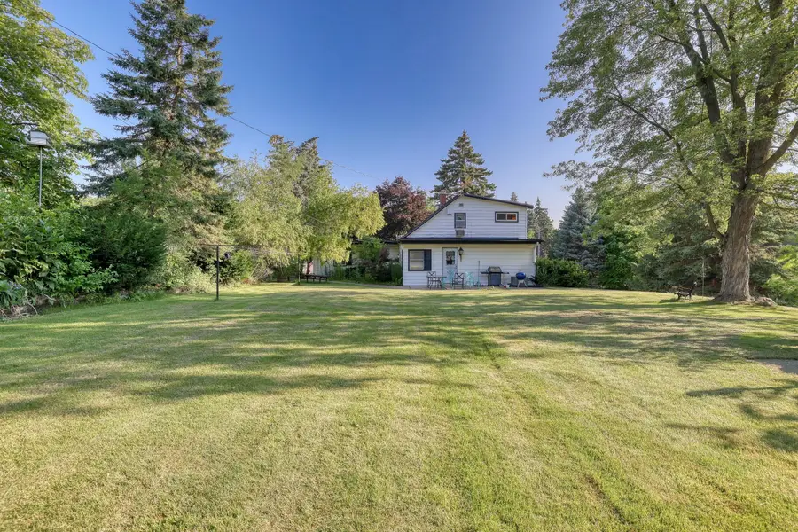 2203 W Goldcrest Ave, Milwaukee, WI 53221 - #3