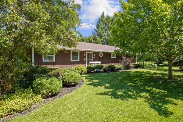 N2472 Fisk Dr, Bloomfield, WI 53105