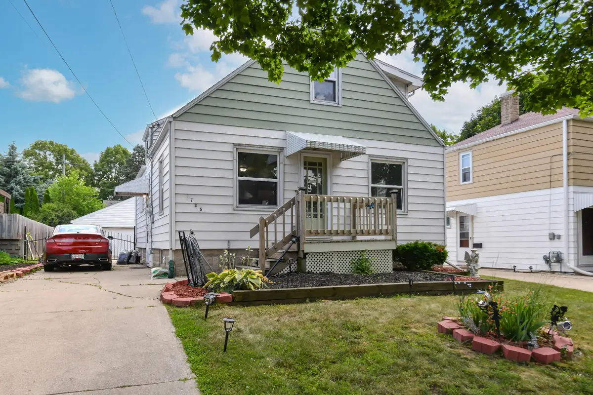 1705 E Eden Pl, Saint Francis, WI 53235 - #1