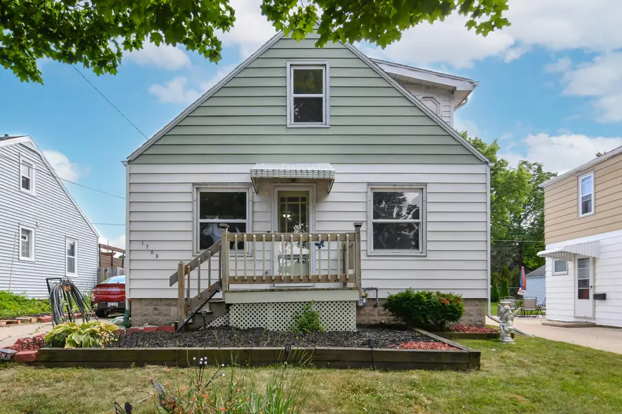 1705 E Eden Pl, Saint Francis, WI 53235 - #3