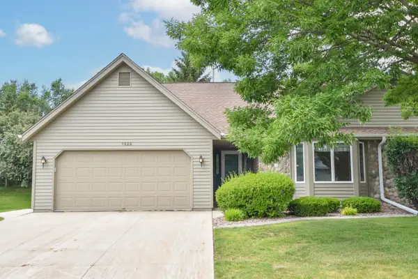 1322 Hidden Fields Dr, West Bend, WI 53095