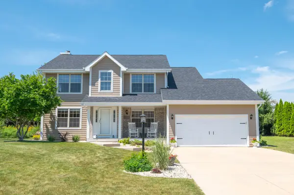 13575 W Foxwood Ct, New Berlin, WI 53151