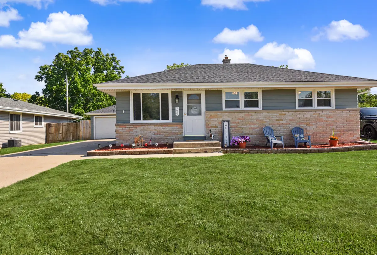 729 Clark Ave, South Milwaukee, WI 53172 - #1