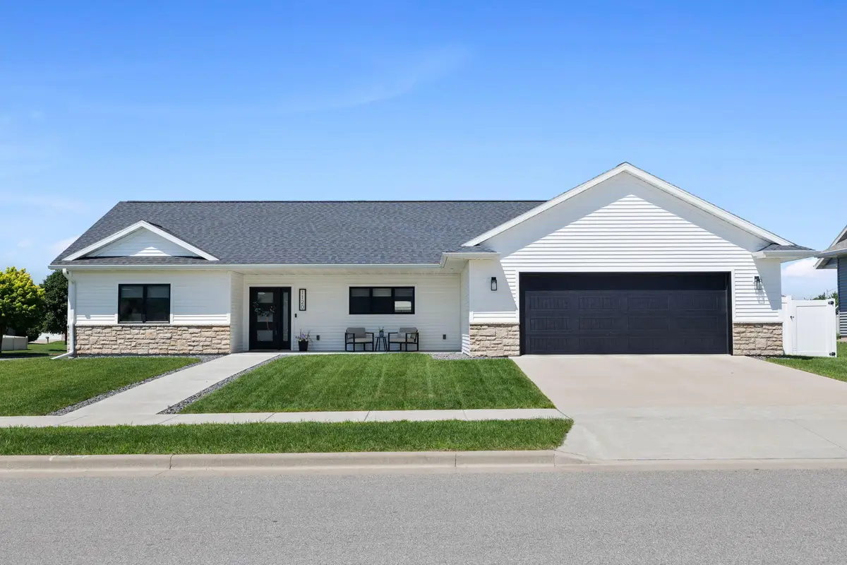 1120 Crockett Dr, Holmen, WI 54636 - #1