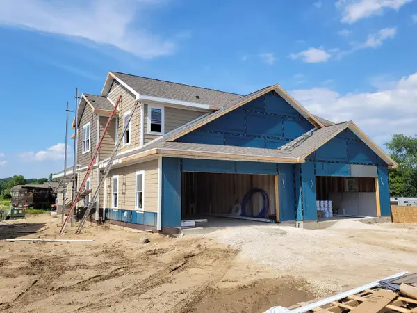 3924 Willow Dr, Waukesha, WI 53189