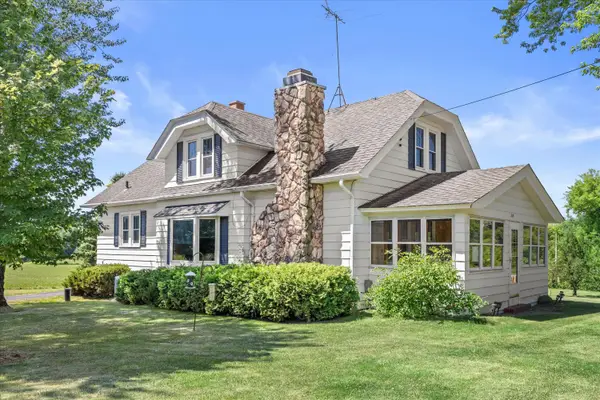 21115 W Lincoln Ave, New Berlin, WI 53146