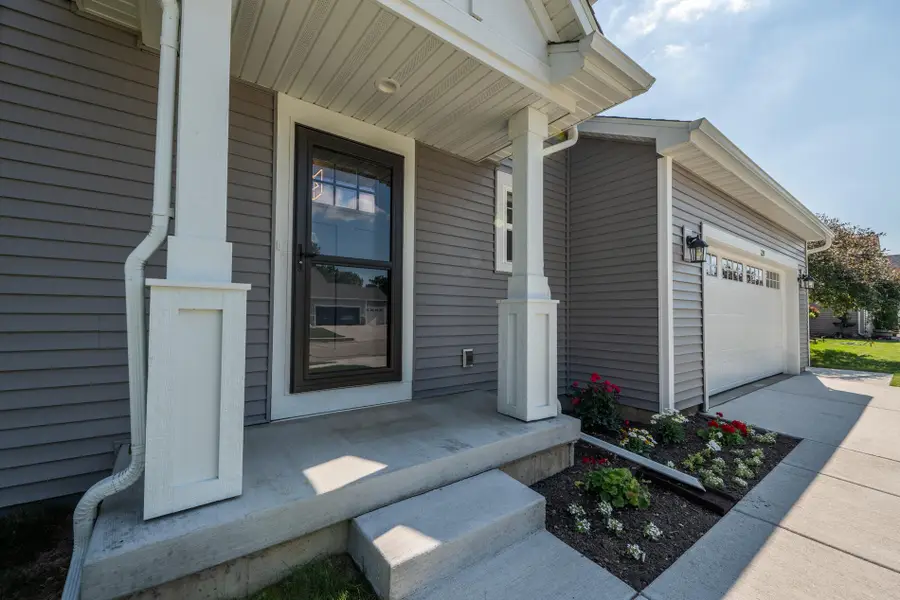 225 Acadia Ave, Hartford, WI 53027 - #2