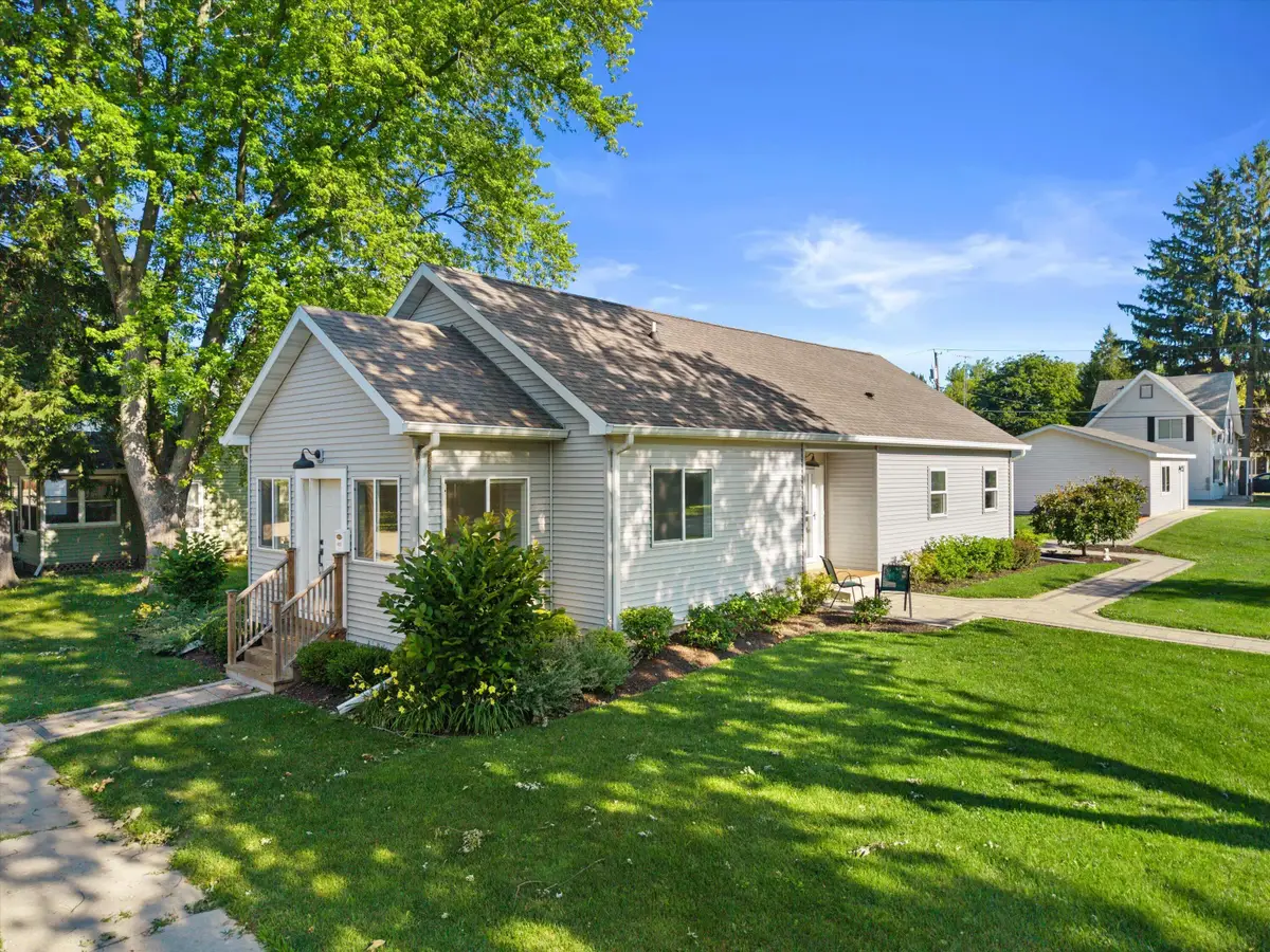 403 Walworth St, Lake Geneva, WI 53147 - #1