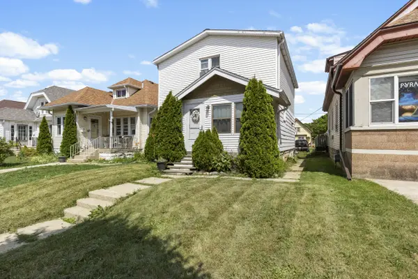 2152 S 72nd St, West Allis, WI 53219