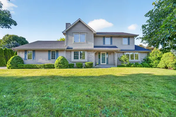 3805 Glencoe Dr, Mount Pleasant, WI 53403