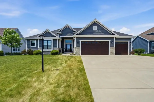 10163 S Woodside Ct, Franklin, WI 53132