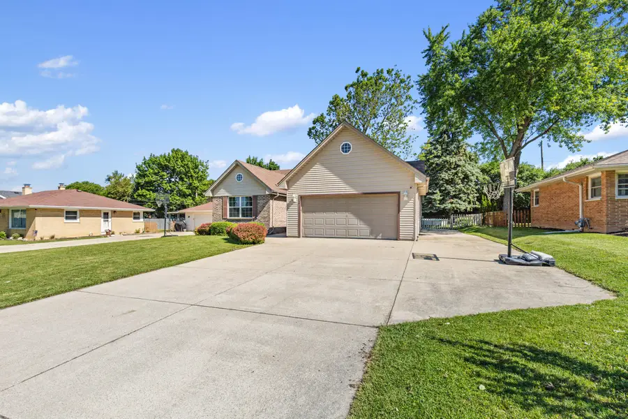 7116 W Carpenter Ave, Greenfield, WI 53220 - #2