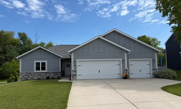 491 Thurow Dr, Oconomowoc, WI 53066