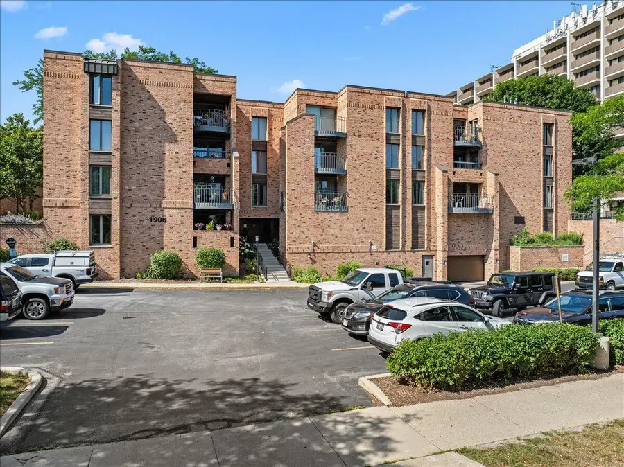1906 E Shorewood Blvd, Milwaukee, WI 53211 - #2