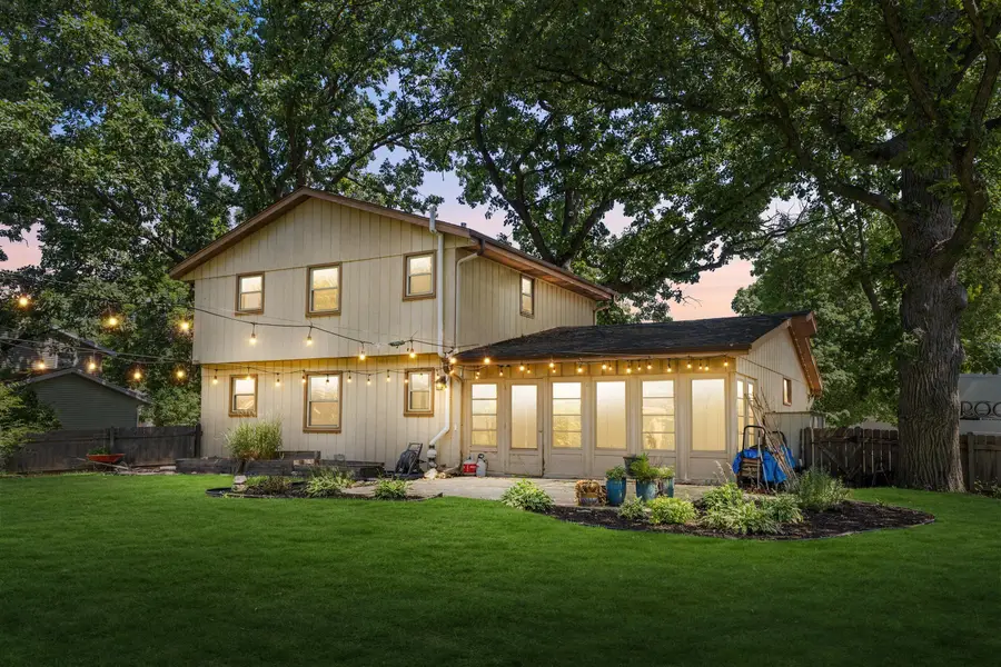 909 School Dr, Waukesha, WI 53189 - #2