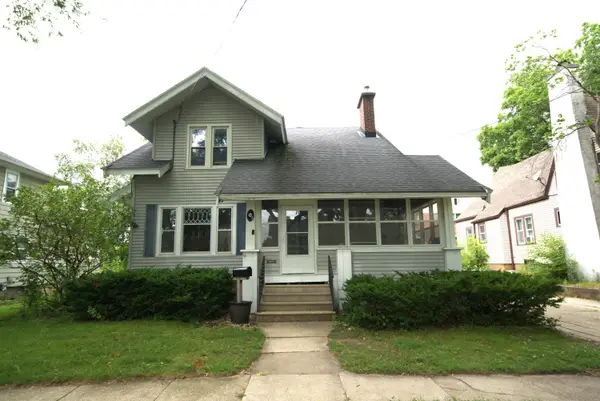 107 Clarence St, Fort Atkinson, WI 53538