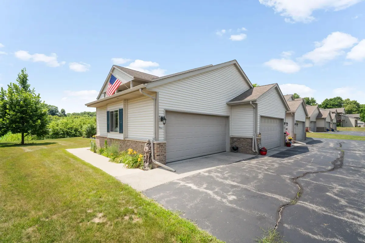 951 Spring Ct, Newburg, WI 53095 - #1