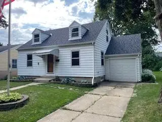 5315 W Arizona St, Milwaukee, WI 53219 - #1