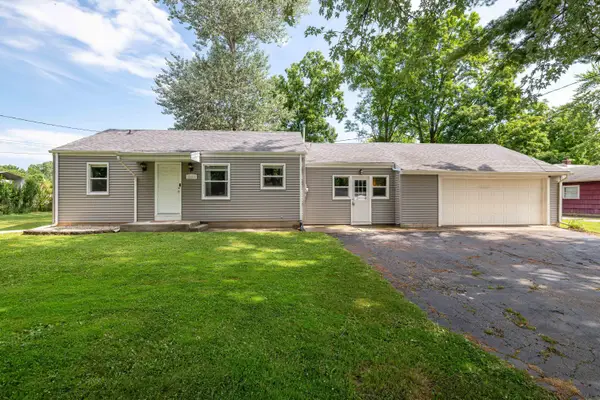 S64W18606 Topaz Dr, Muskego, WI 53150