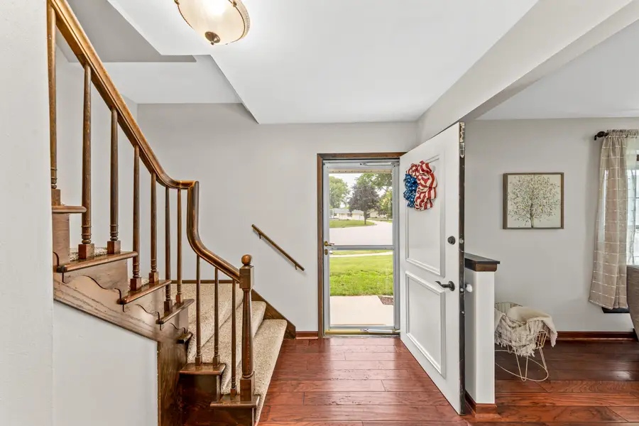 128 Audubon Ct, Grafton, WI 53024 - #2