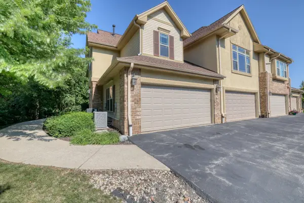 8667 S Deerwood Ln, Franklin, WI 53132