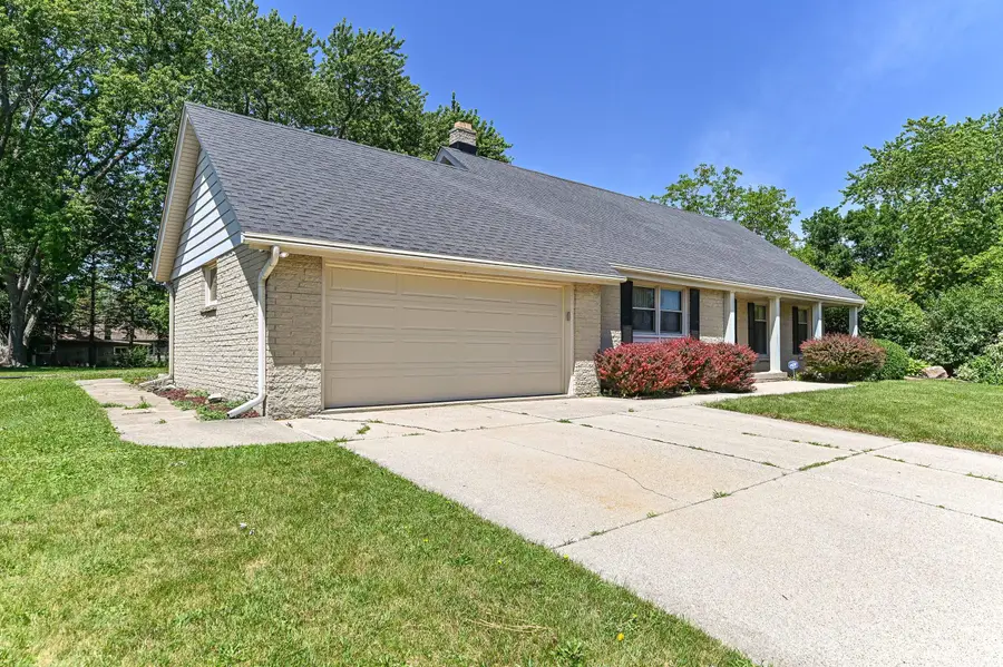 146 Perry Ave, Racine, WI 53406 - #3