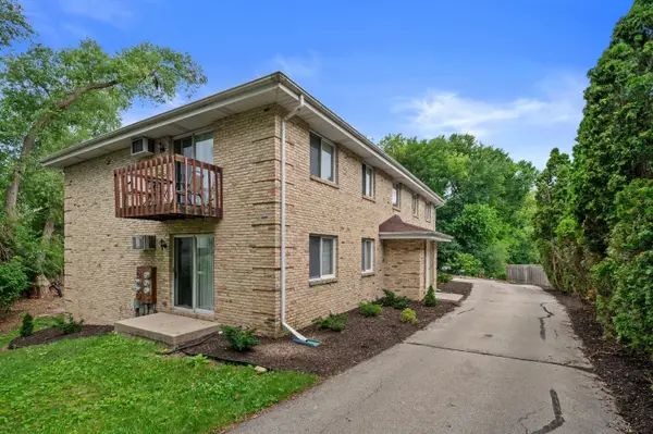 410 Cheviot Chase, Waukesha, WI 53186