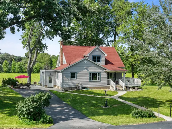 5160 Neumann Ln, Wheatland, WI 53105