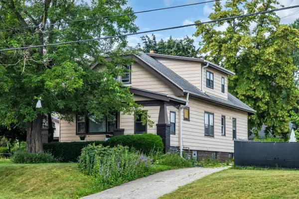 3857 S 35th St, Greenfield, WI 53221
