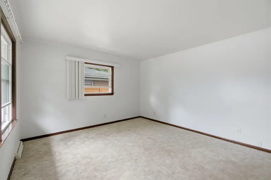W171N8437 Allen Ave, Menomonee Falls, WI 53051 - #2